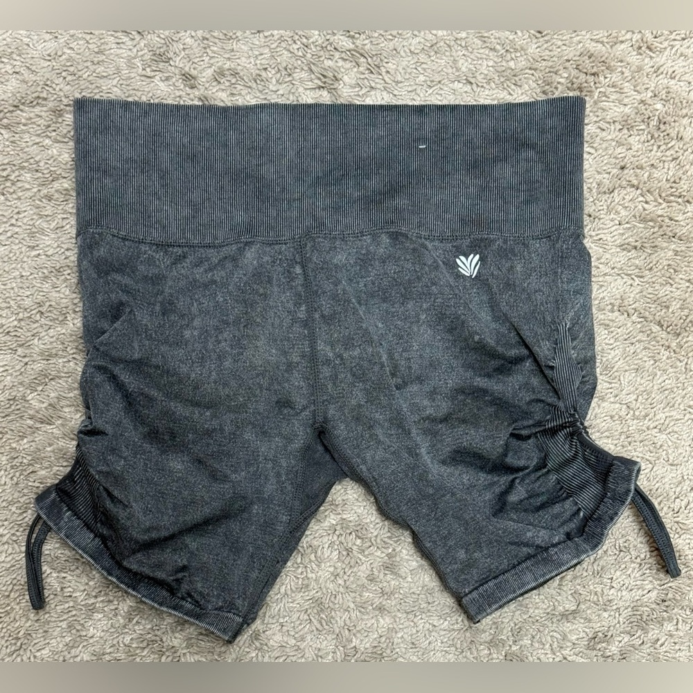 Forever 21 Charcoal Gray Ruched Side Active Shorts – Size S, Great Condition